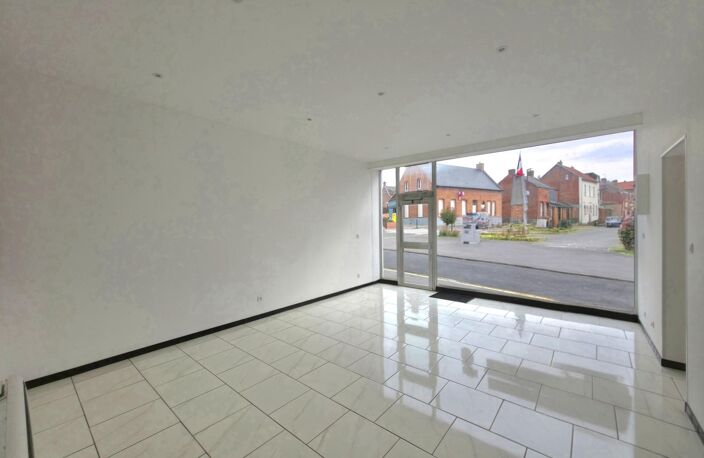 Busigny  Maison rénovée + local commercial — photo 2