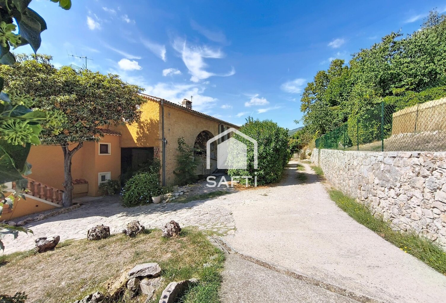T4+jardin+studette+parking 78m2 +22m(annexes) — photo 1