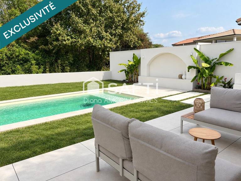 COUP DE COEUR- Une maison pleine de charme et de caractère de 92 m², 3 chambres, piscine et garage. — photo 1