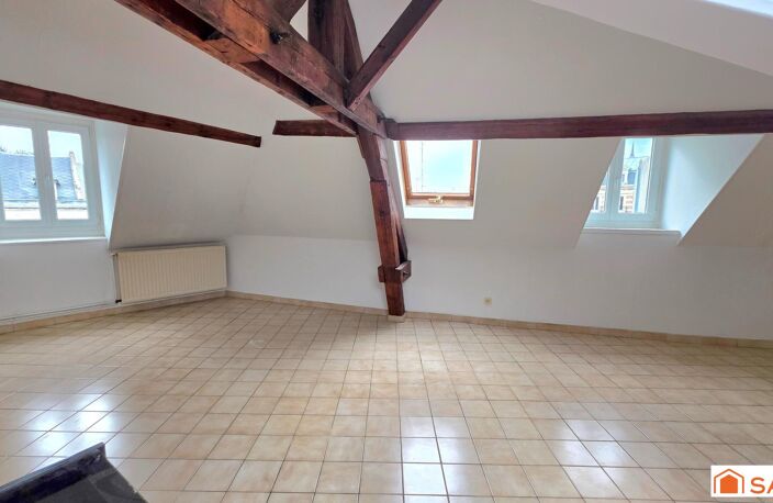 Bel appartement T4 plein de charme, en centre ville de Saint-Quentin — photo 3