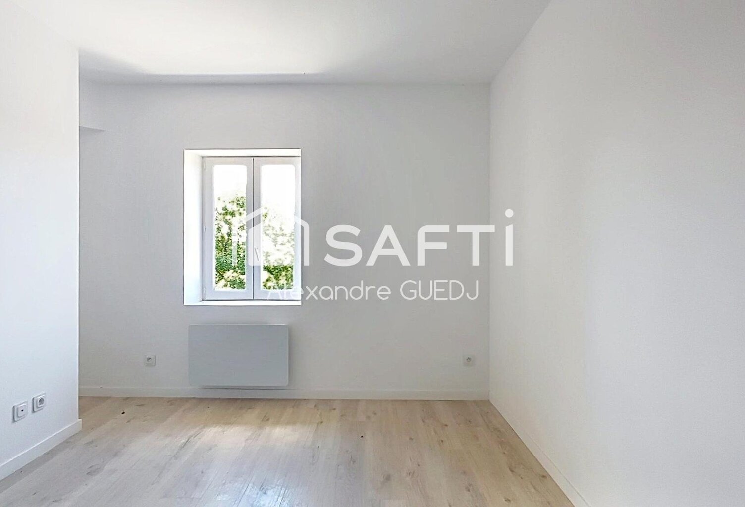 STUDIO DE 15 M² EN DERNIER ETAGE AVEC UN EMPLACEMENT PARKING EXTERIEUR — photo 1