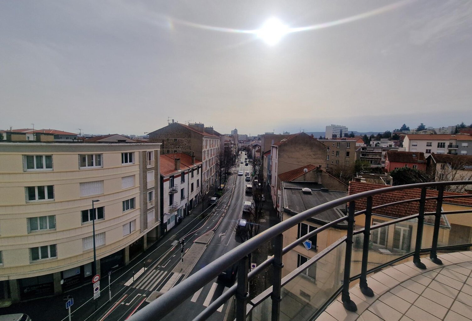 DERNIER ETAGE avec ascenseur Balcon +Box sécurisé Cave — photo 1