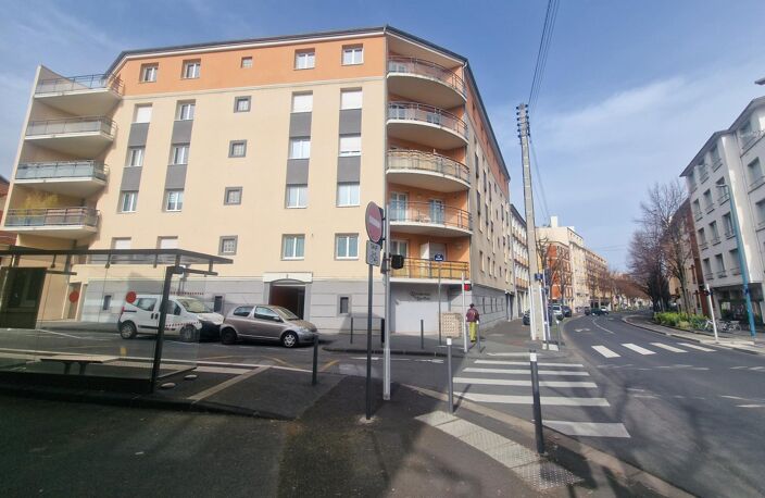 DERNIER ETAGE avec ascenseur Balcon +Box sécurisé Cave — photo 2
