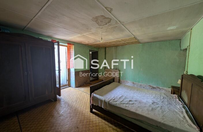 maison à rénover entièrement avec dépendance — photo 3