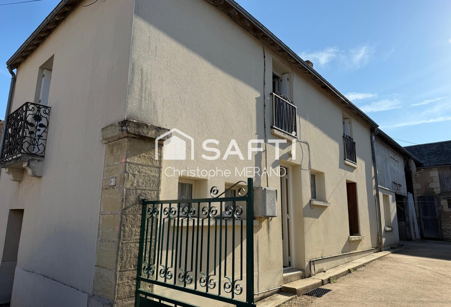 Maison avec de nombreuses dépendances à BUXEUIL , à proximité immédiate de Descartes — photo 1