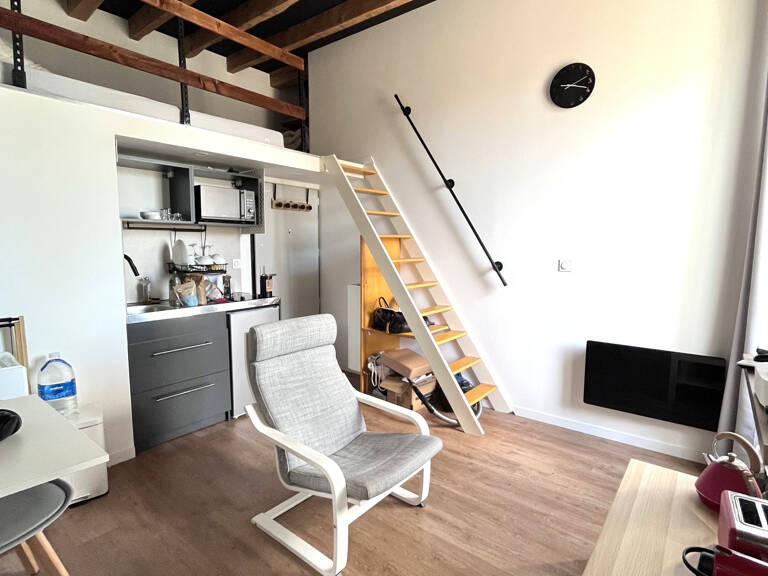 Studio meublé design  totalement rénové proche métro à Oulli — photo 1