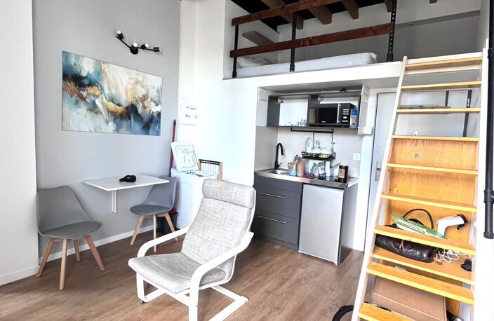 Studio meublé design  totalement rénové proche métro à Oulli — photo 2