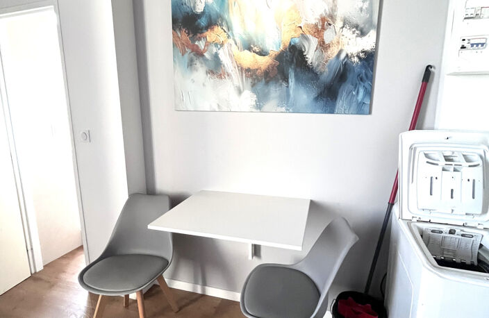 Studio meublé design  totalement rénové proche métro à Oulli — photo 3