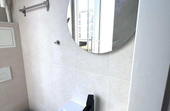 Studio meublé design  totalement rénové proche métro à Oulli — photo 5
