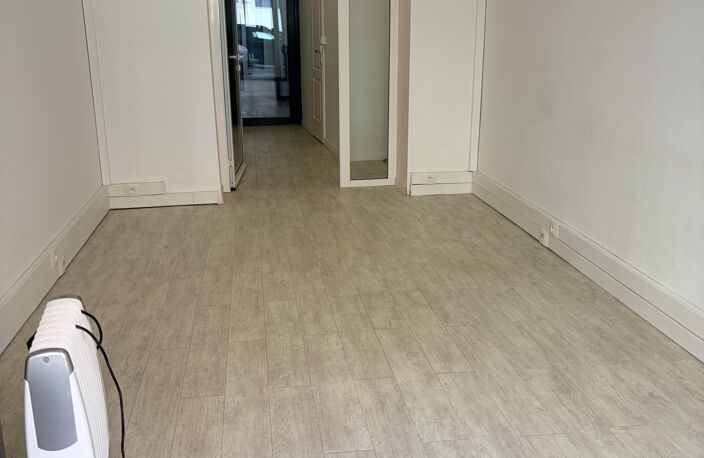 LYON 3 PLACE GUICHARD VENTE APPARTEMENT TYPE 1/2 TRES BON ET — photo 2