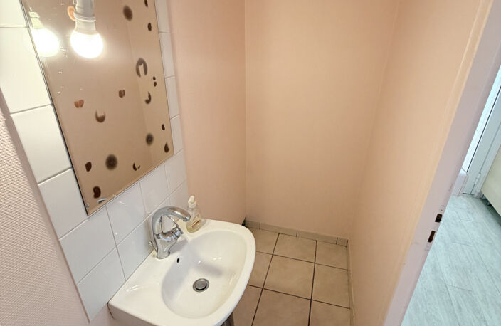 LYON 3 PLACE GUICHARD VENTE APPARTEMENT TYPE 1/2 TRES BON ET — photo 4