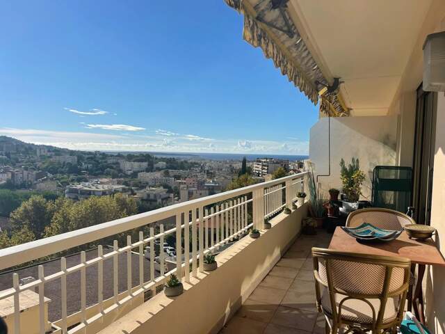 APPARTEMENT LUMINEUX AVEC VUE MER À LE CANNET — photo du bien