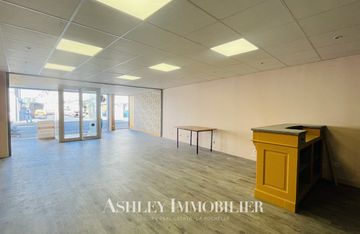 À LOUER   LOCAL COMMERCIAL 150 m2 ROCHEFORT   PLACE COLBERT — photo 2
