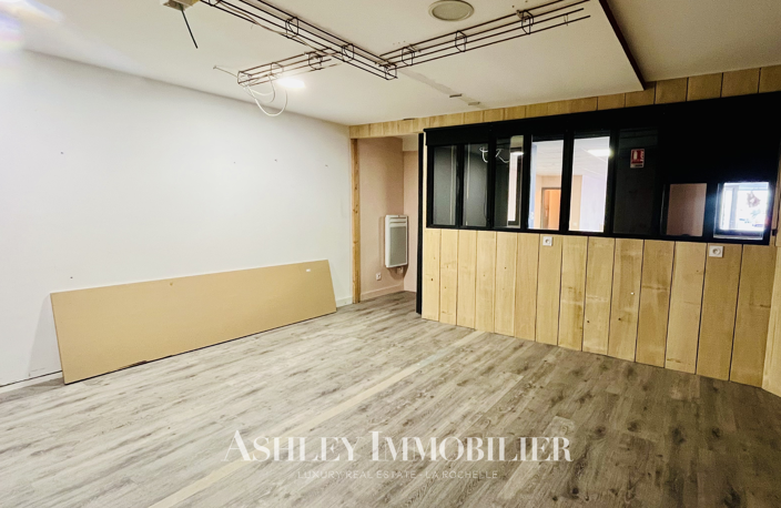 À LOUER   LOCAL COMMERCIAL 150 m2 ROCHEFORT   PLACE COLBERT — photo 3