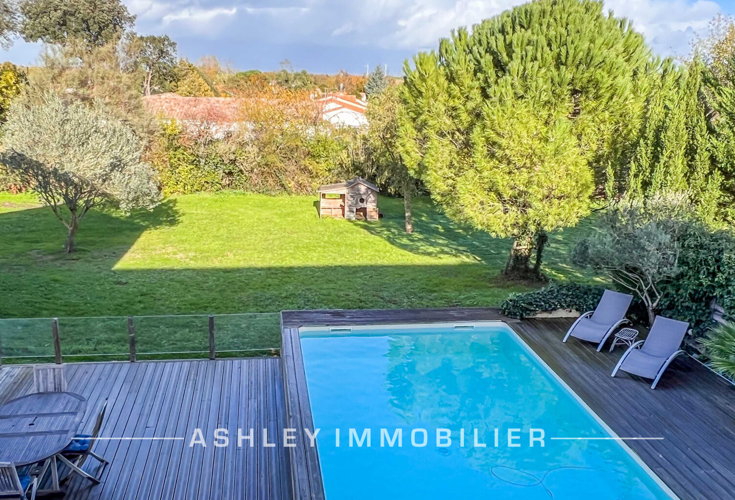 À VENDRE - MAISON CHARENTAISE DU XVIIIe AVEC PISCINE, DÉPEND — photo 1