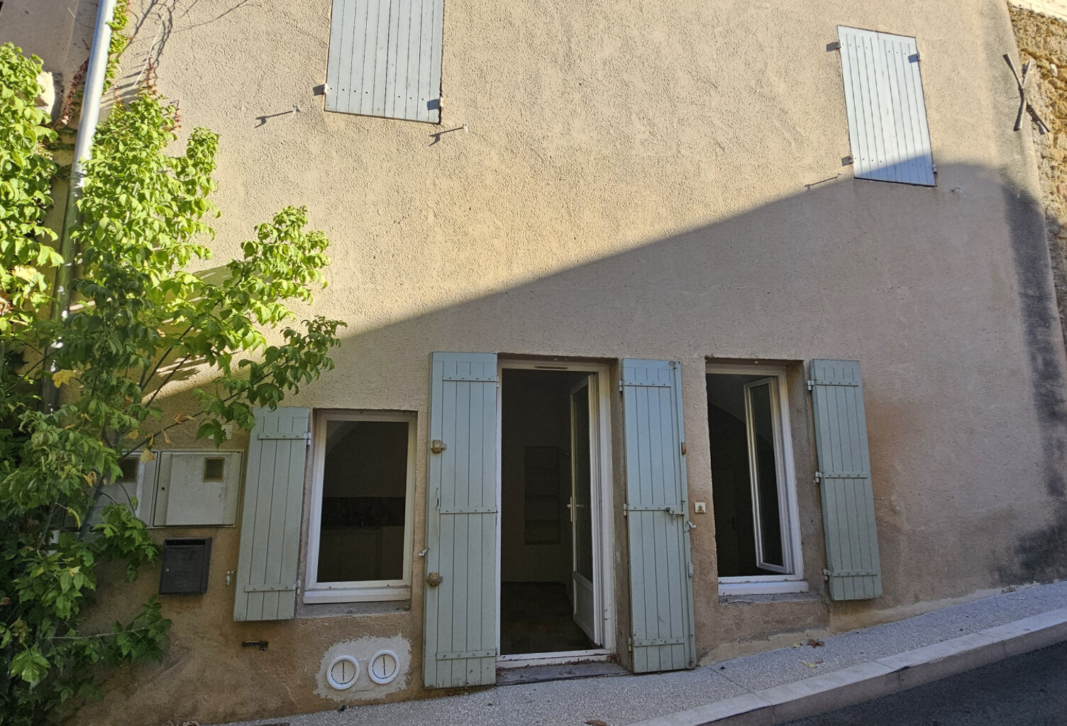 IMMEUBLE EN MONOPROPRITE DE 2 LOGEMENTS ET 2 GARAGES — photo 1