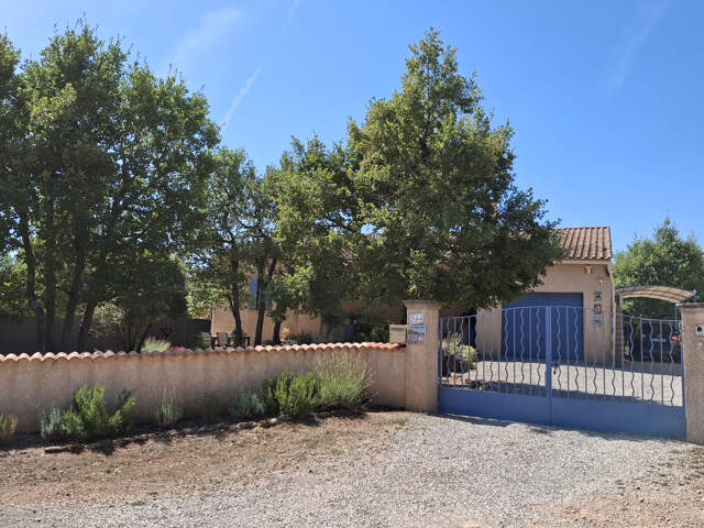 Régusse Villa 104m2 avec piscine, garage et terrain arboré — photo du bien