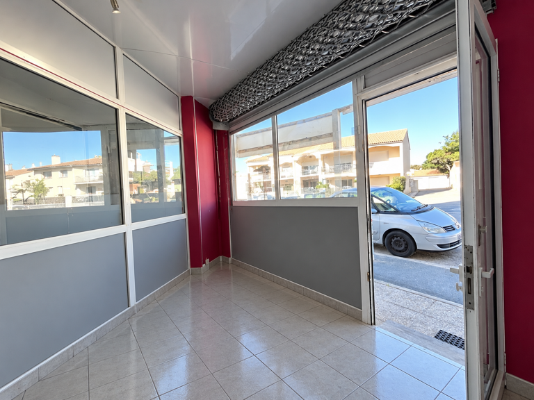 Local commercial — photo 1