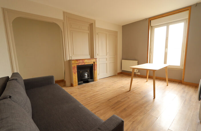 Oullins centre  jolie T2 — photo 2