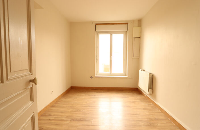 Oullins centre  jolie T2 — photo 3