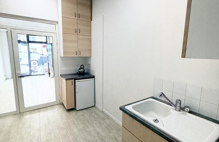 LYON 3 PLACE GUICHARD VENTE LOCAL COMMERCIAL / BUREAU — photo 4