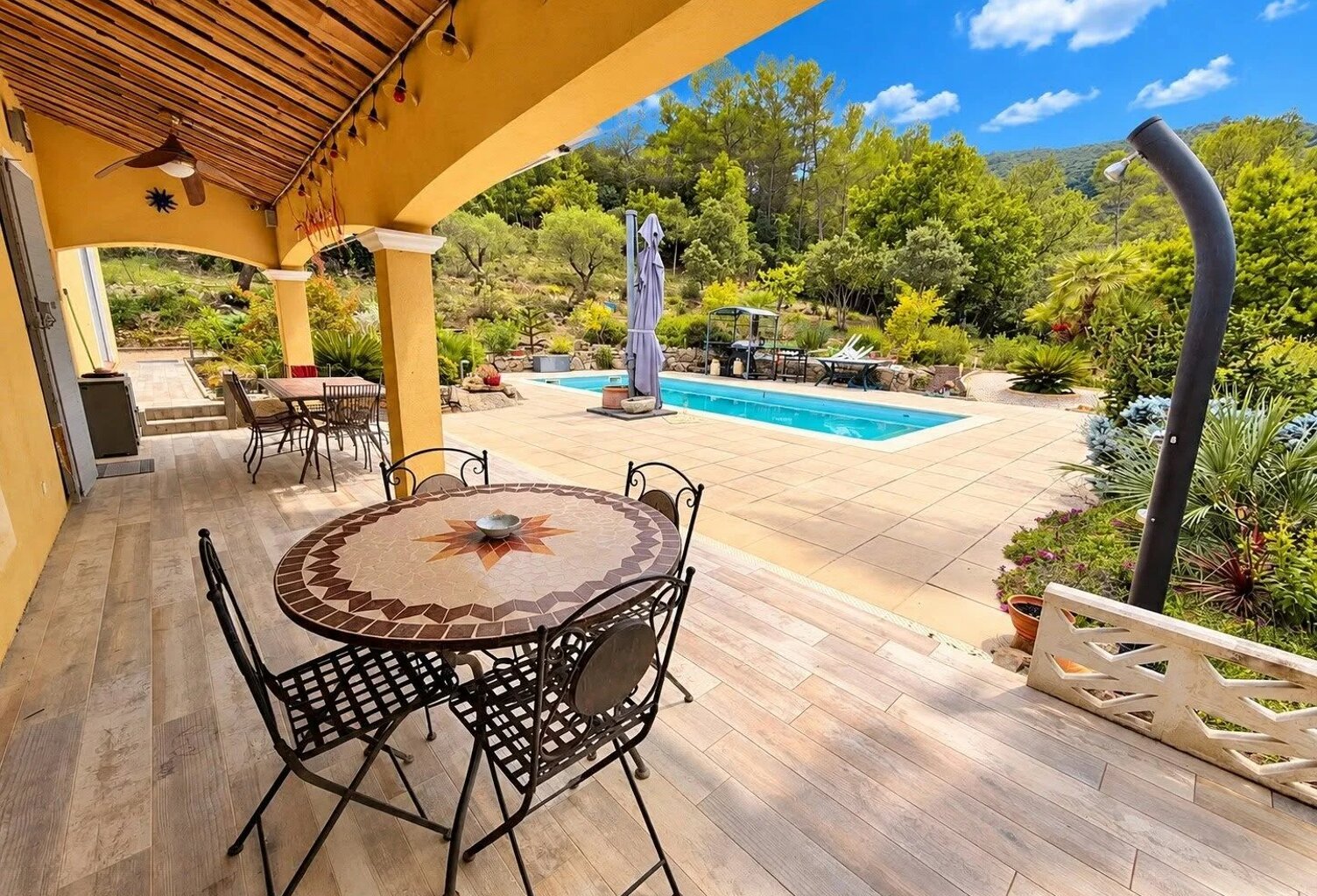 Vente maison 4 pièces 117 m² Le Cannet-des-Maures (83340) — photo 1