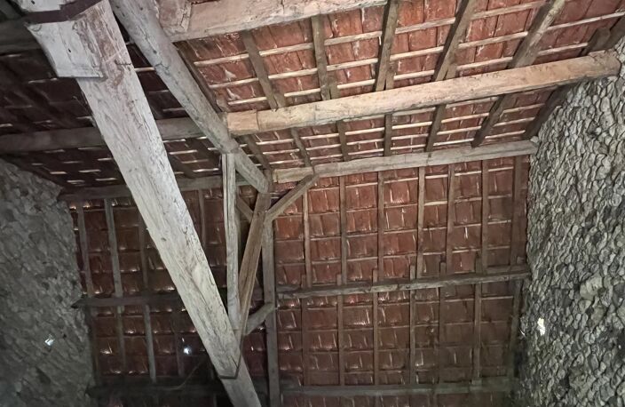 CIVAUX – MAISON AVEC GRANGE ET TERRAIN DE 3 985 m² — photo 2