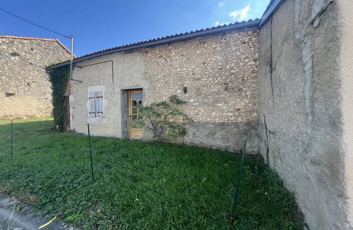 CIVAUX – MAISON AVEC GRANGE ET TERRAIN DE 3 985 m² — photo 5