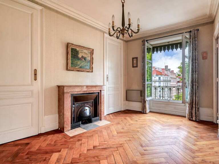 Lyon 7 - Jean-Macé: Un appartement T2 de 52m2 en étage élevé — photo 1