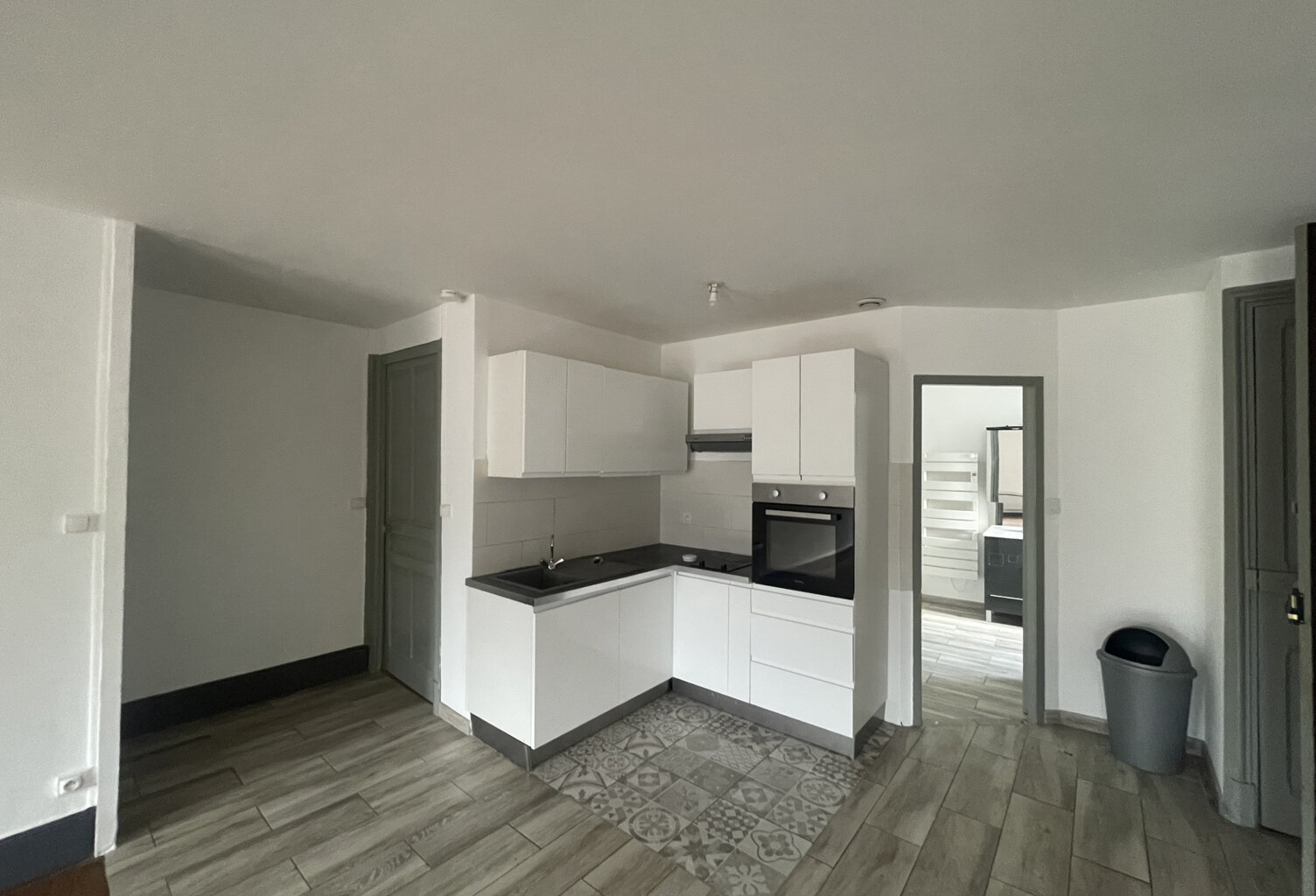 Immeuble avec 9 appartements et un local commercial — photo 1