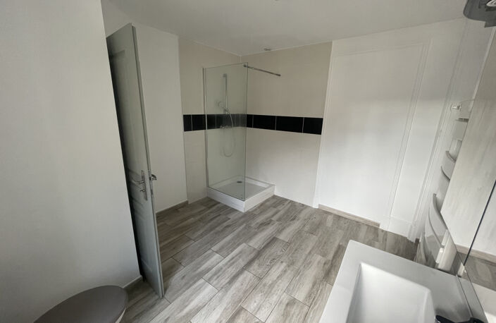 Immeuble avec 9 appartements et un local commercial — photo 2