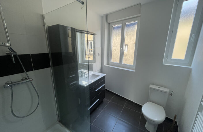Immeuble avec 9 appartements et un local commercial — photo 4