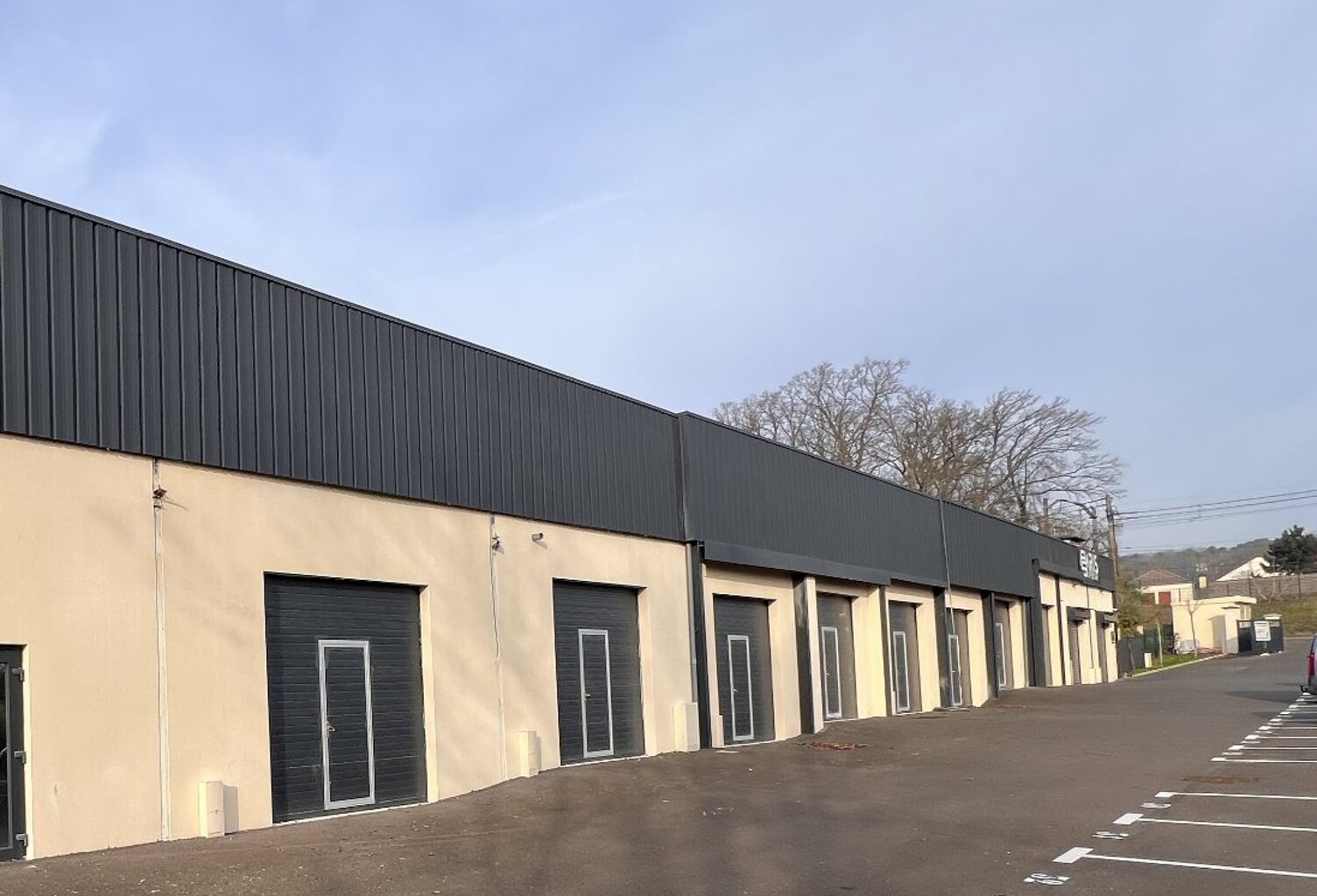 Local 185m² — photo 1