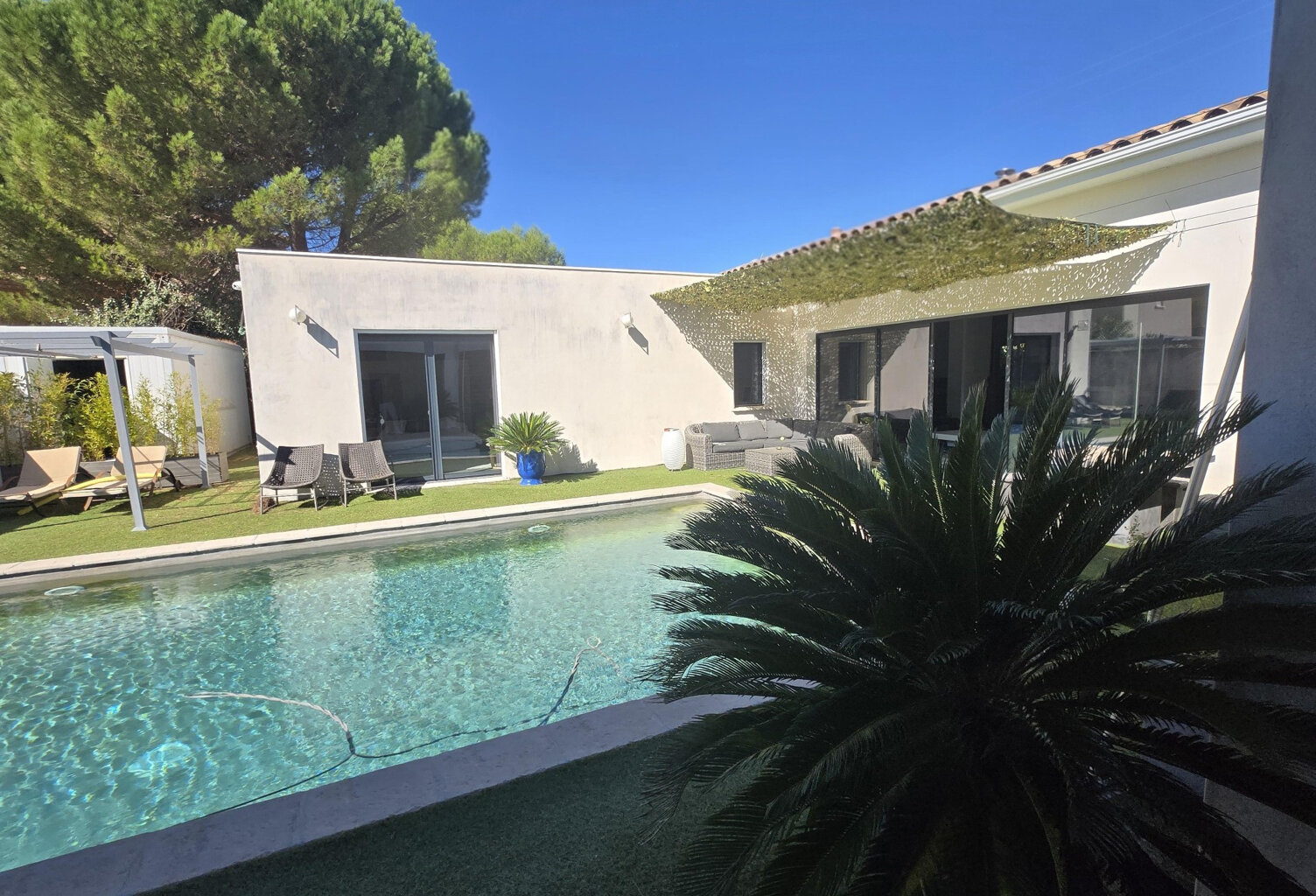 A vendre Villa d'architecte  piscine et studio — photo 1