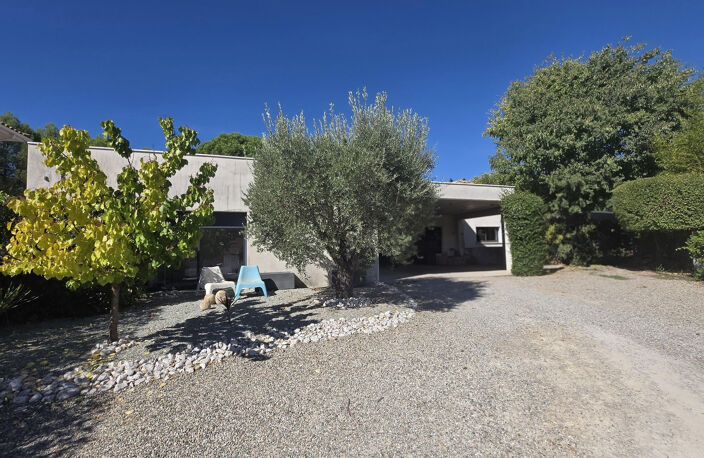A vendre Villa d'architecte  piscine et studio — photo 3