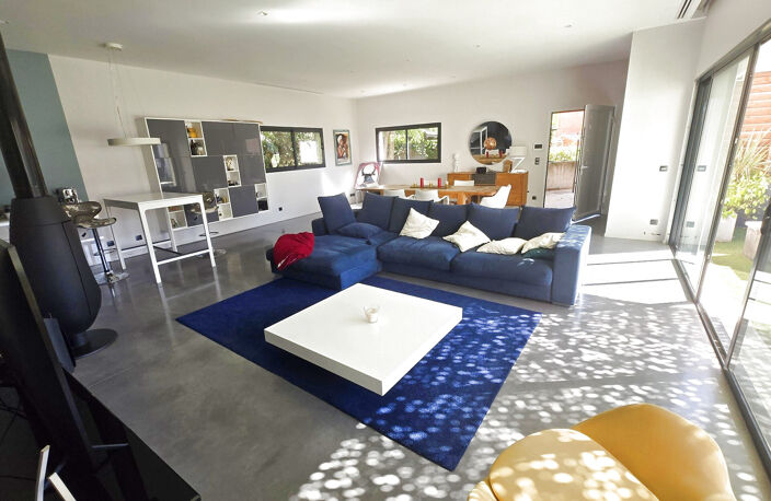 A vendre Villa d'architecte  piscine et studio — photo 4