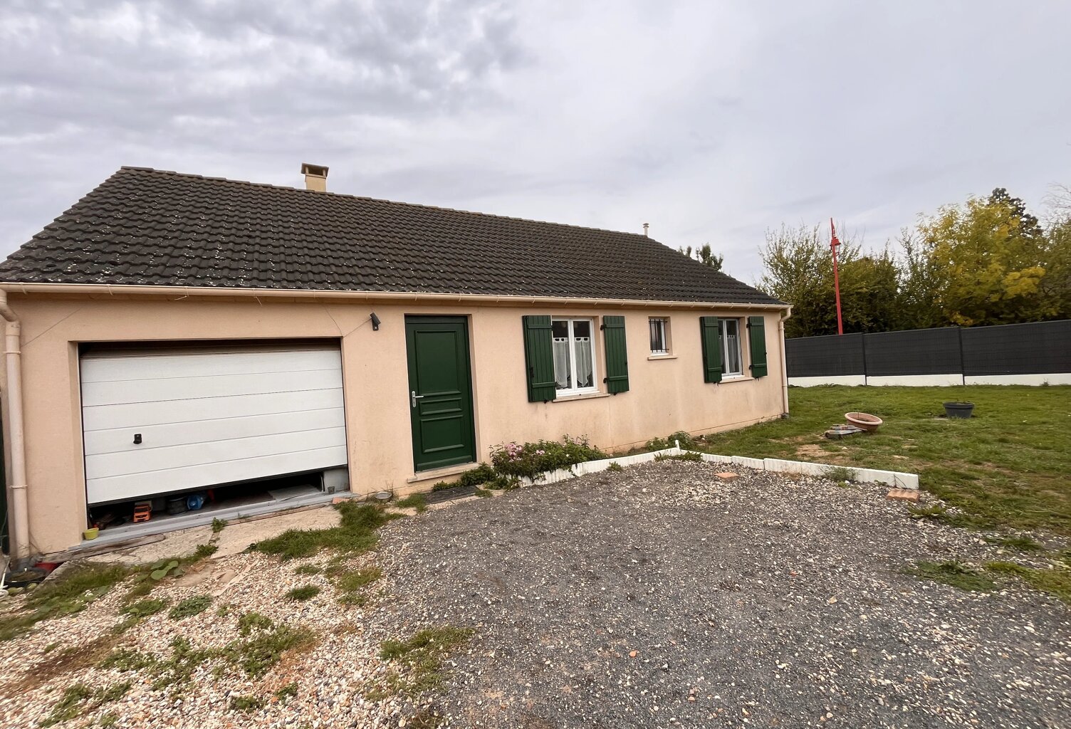 Maison de plain-pied 3 chambres au Thil — photo 1