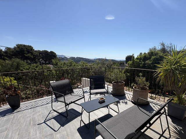 - OLLIOULES - VILLA VUE DEGAGEE ET MER — photo du bien