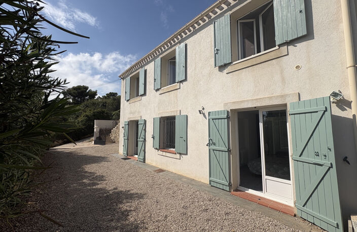 - OLLIOULES - VILLA VUE DEGAGEE ET MER — photo 2