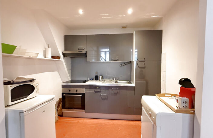 OLLIOULES - EXCLUSIVITÉ - TYPE 2 CENTRE VILLE BAIL EN COURS — photo 2