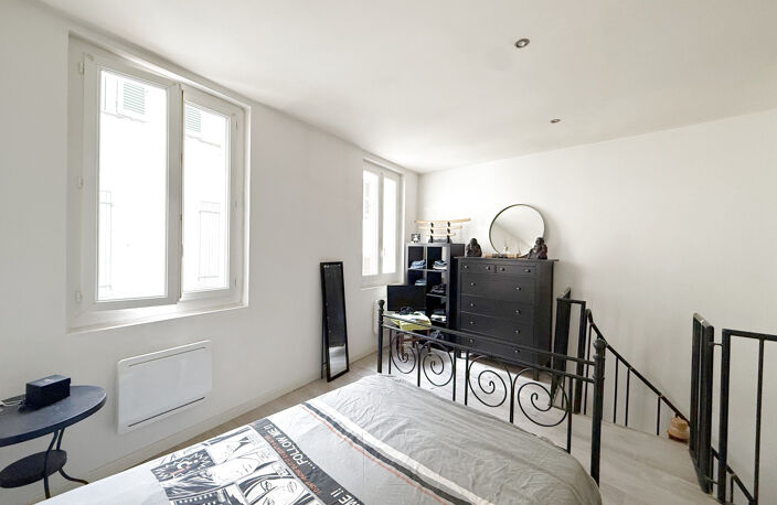 OLLIOULES - EXCLUSIVITÉ - TYPE 2 CENTRE VILLE BAIL EN COURS — photo 5
