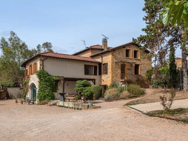 CO EXCLUSIVITE  - BELMONT D'AZERGUES - Propriété familiale en pierres dorées d'environ 265m² - 9 chambres — photo du bien