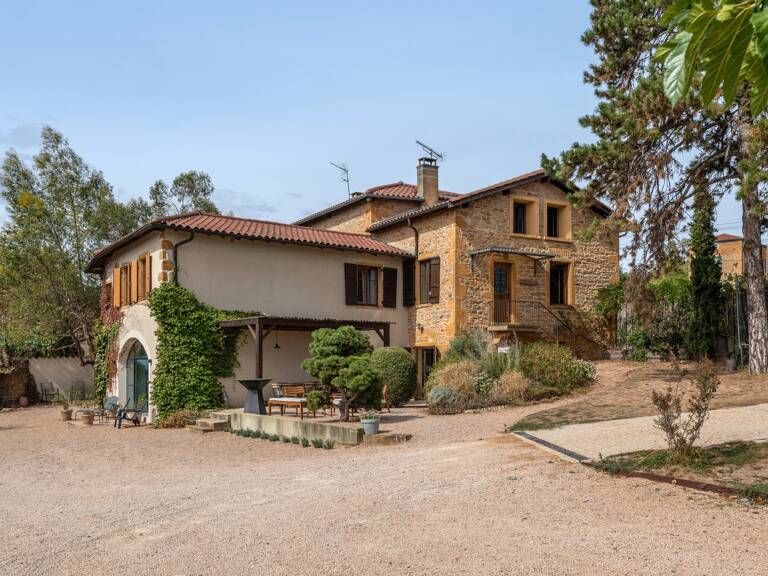 CO EXCLUSIVITE  - BELMONT D'AZERGUES - Propriété familiale en pierres dorées d'environ 265m² - 9 chambres — photo 1