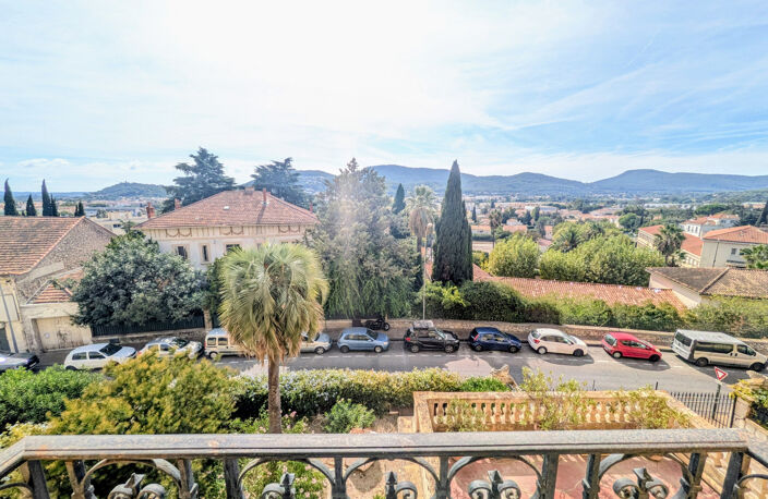 T3 55 m2 exposé Sud avec balcon - Hyères — photo 2