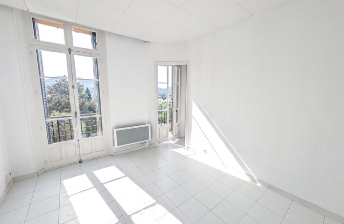 T3 55 m2 exposé Sud avec balcon - Hyères — photo 3