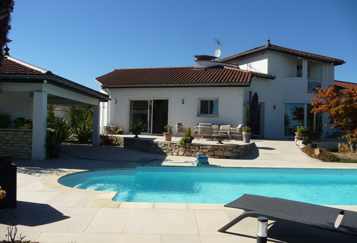 MONTBRISON SUPERBE VILLA CONTEMPORAINE AVEC PISCINE   208 m2 — photo 1