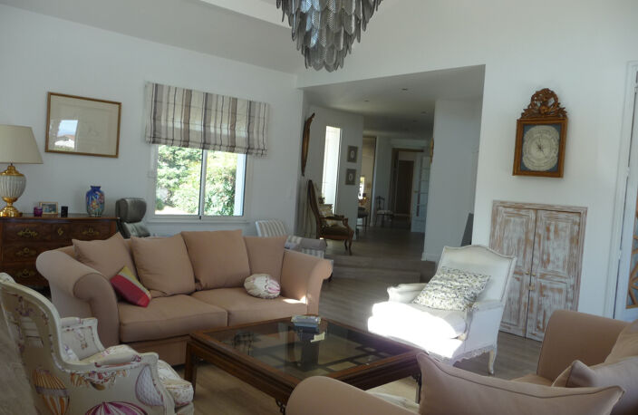 MONTBRISON SUPERBE VILLA CONTEMPORAINE AVEC PISCINE   208 m2 — photo 2