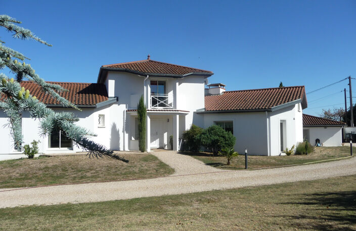 MONTBRISON SUPERBE VILLA CONTEMPORAINE AVEC PISCINE   208 m2 — photo 3
