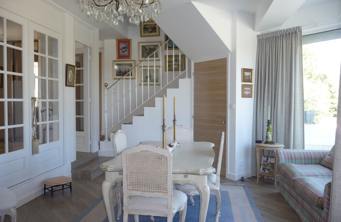 MONTBRISON SUPERBE VILLA CONTEMPORAINE AVEC PISCINE   208 m2 — photo 4