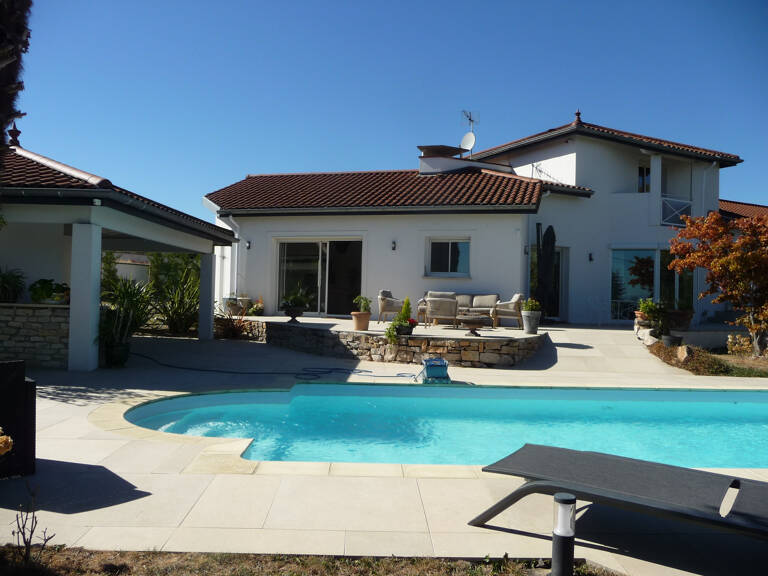 MONTBRISON SUPERBE VILLA CONTEMPORAINE AVEC PISCINE   208 m2 — photo 1